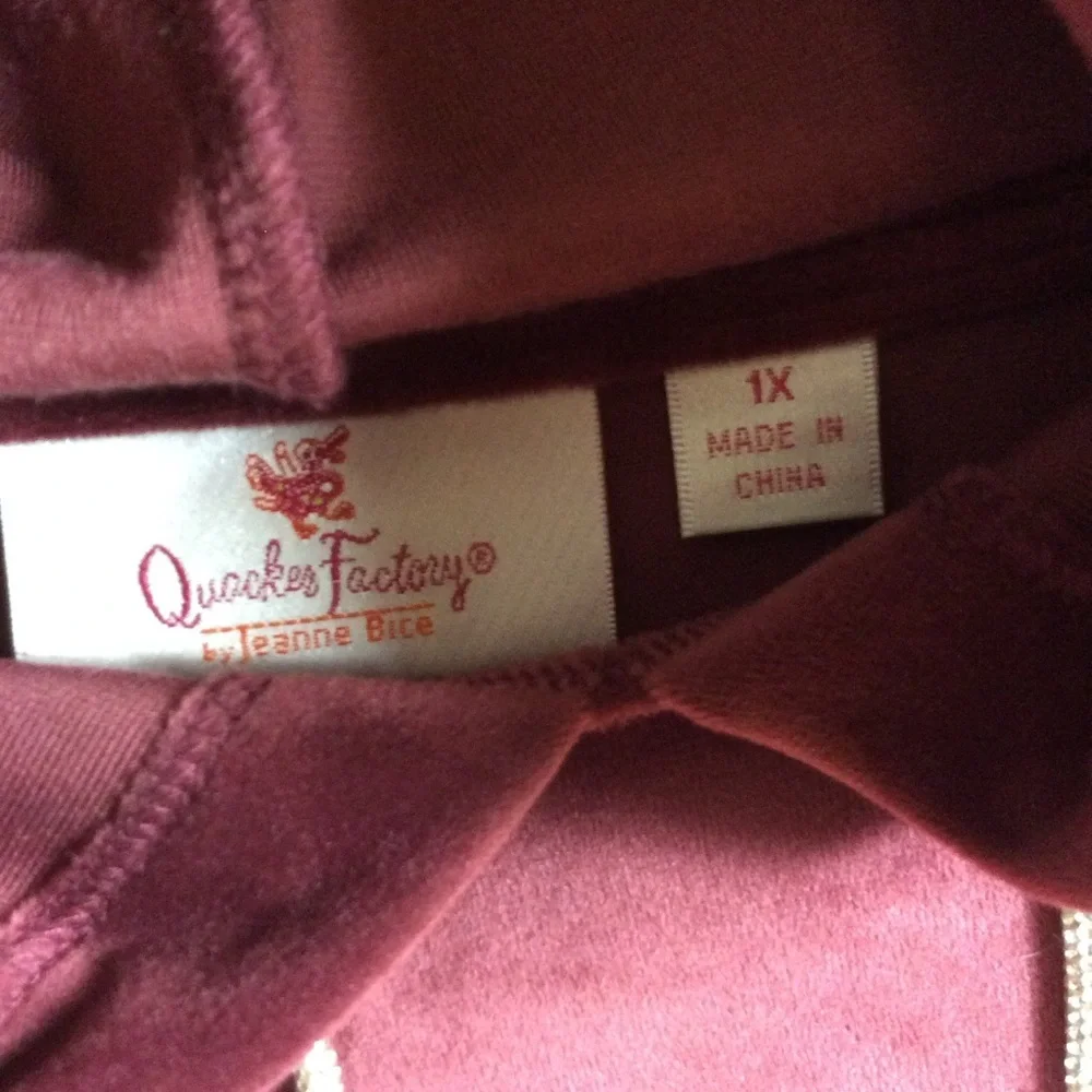 Quacker Factory cropped velour outfit.  Maroon - Picture 6 of 10